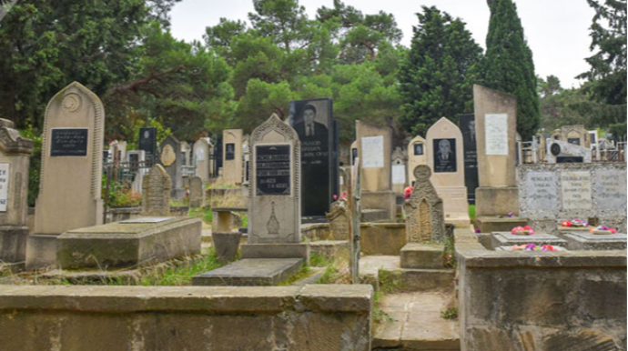 Yaxınlarının məzarını ziyarətə gedən 47 yaşlı kişi qəbiristanlıqda öldü 