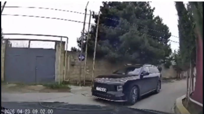 Əks yola çıxan avtomobil qəza törətdi, cərimə günahsız sürücüyə yazıldı - VİDEO