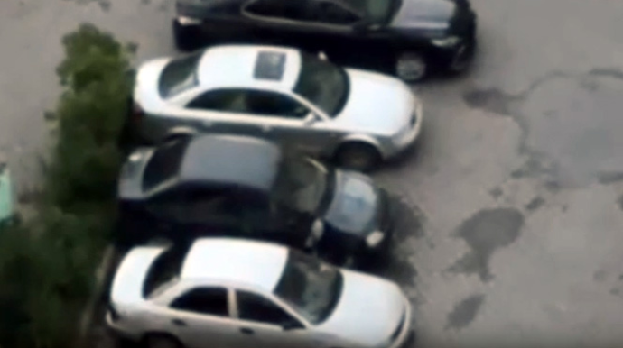 Qadın ərindən qisas almaq istədi, başqasının maşınını əzdi - VİDEO 