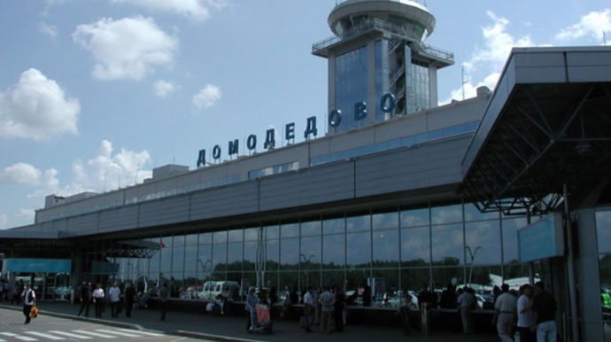 Domodedovoda göyərtəsində partlayış təhlükəsi olan təyyarə yoxlanılır