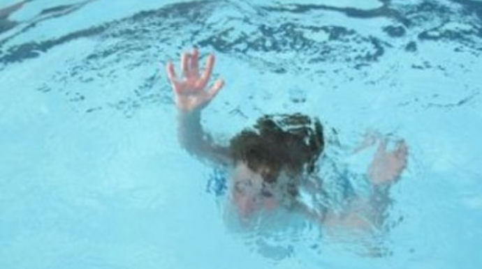 Bakıda FACİƏ:  6 yaşlı uşaq hovuzda boğuldu