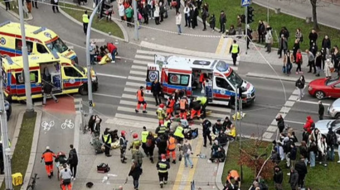 Sürücü avtomobilini insanların üzərinə sürdü: Çox sayda yaralı var - FOTO + VİDEO 