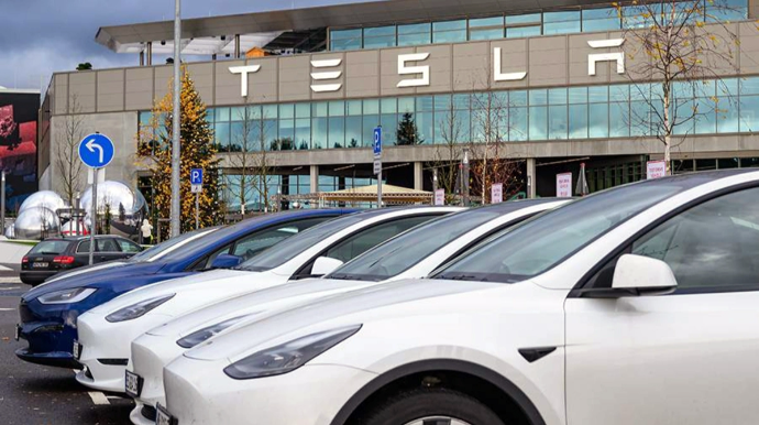 "Tesla" уступила "BYD" мировое лидерство по продажам электромобилей 