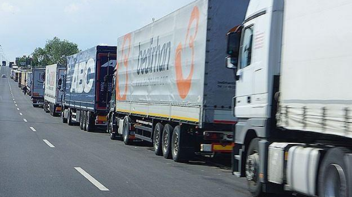 Azərbaycan Qazaxıstan istiqamətində yük daşımalarını davam etdirir 