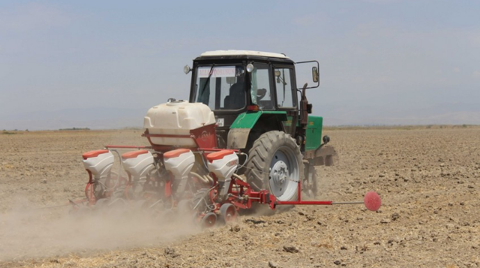 Səfir:  "Azərbaycan tezliklə İranla birlikdə traktor istehsal edəcək"