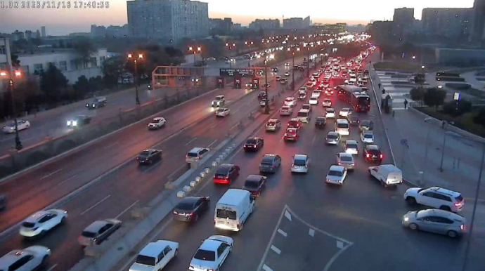 Bakının bir sıra yollarında tıxac yaranıb  - FOTO