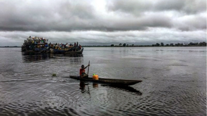 İçərisində 800 nəfər olan gəmi batdı 