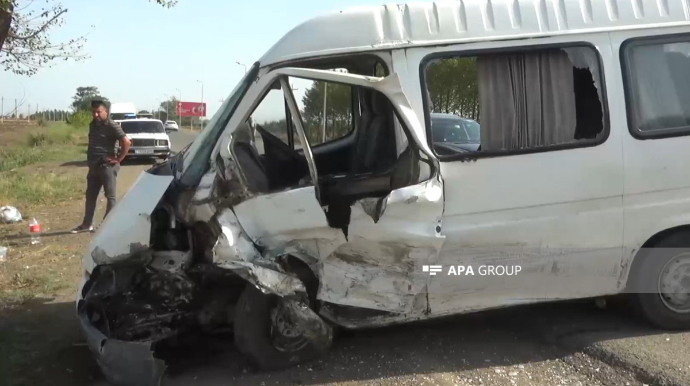 Cəlilabadda ziyarətgaha gedən mikroavtobus qəza törətdi, 8 nəfər xəsarət aldı   - FOTO - YENİLƏNİB