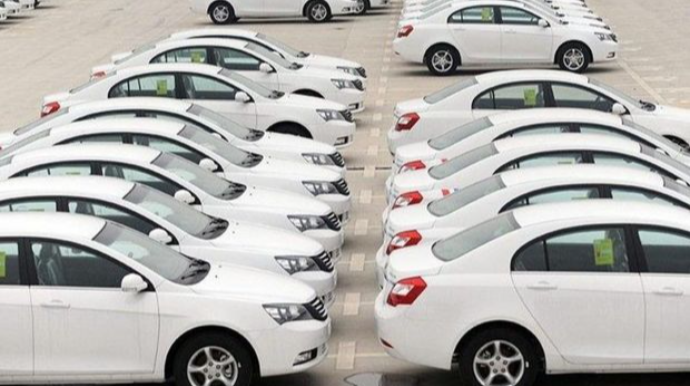 Azərbaycanda avtomobillə sərnişin və yük daşıyanlar lisenziya deyil, icazə almalı olacaq