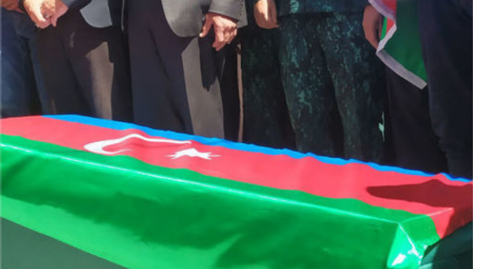 Проходит церемония прощания с военнослужащим, подорвавшимся на мине в Кельбаджарском районе - ФОТО