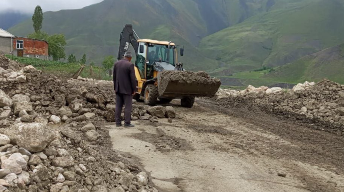 Güclü sel Quba-Xınalıq yolunu yararsız hala SALDI – FOTO
