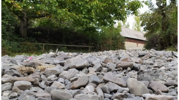 Oğuzda kənd yolu bərbad vəziyyətə düşüb - FOTO