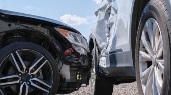 Biləsuvarda iki maşın toqquşdu - Xəsarət alanlar var 