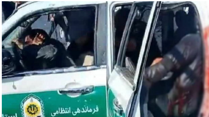 İranda polis zabitləri güllələndi  - FOTO