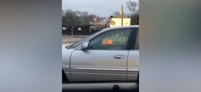 Avtomobil idarə edərkən yuxuya getdi... - VİDEO