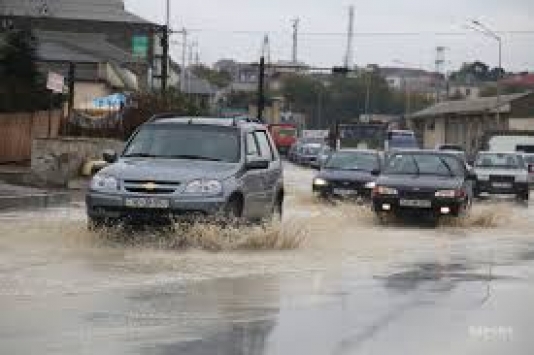 FHN: “Yağış suları ilə dolmuş ərazilərdə suçəkmə işləri aparılır”