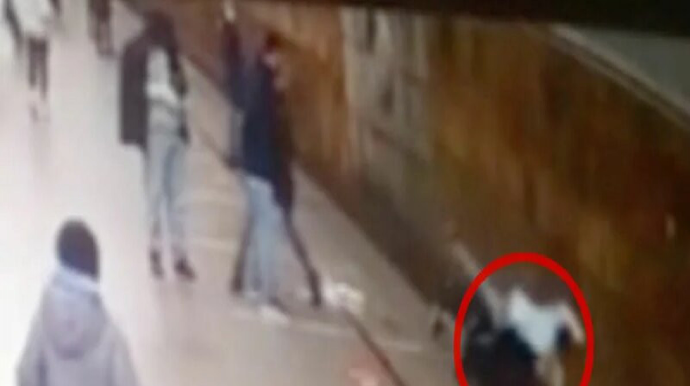 Metroda ölən şəxsin qardaşının küçədə meyiti tapılıb - FOTO - VİDEO 