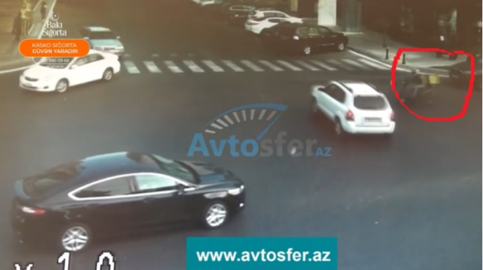 Yolayrıcında qəza: "Tucson" motosikletin önünə çıxdı və... - VİDEO