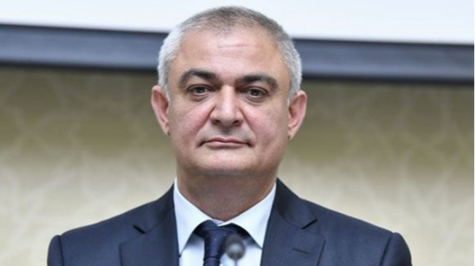 Əsas yeyinti bulvar ərazisində parkinqlərlə bağlıdır 