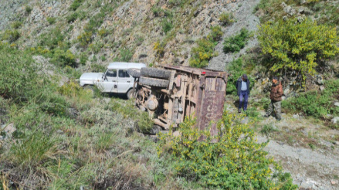 Rusiyada yük maşını aşdı: 21 nəfər xəsarət alıb - FOTO