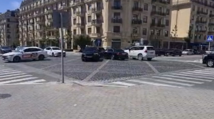 Bu yolayrıcında təhlükə ilə üzləşən sürücülər DYP və AYNA-dan KÖMƏK İSTƏYİR - VİDEO   