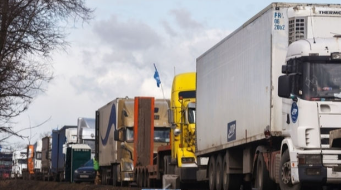 Polşa yükdaşıyanları Ukrayna ilə sərhəddə yolu bağladılar - FOTO 