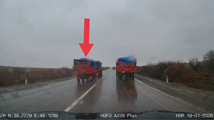 Sürdüyü ağır yüklü traktorla əks yola çıxıb qabağa düşmək istədi, amma... - VİDEO