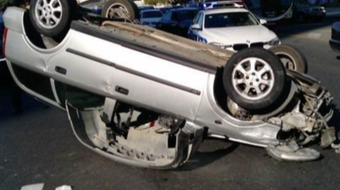 Şirvanda təkəri partlayan avtomobil yol kənarında uşağı vuraraq öldürüb 