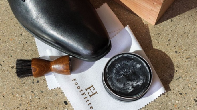 Nazirlik 600 min manatlıq ayaqqabı kremi alır 