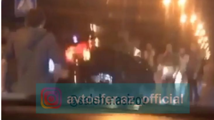 Yasamalda avtoşluq edən sürücü avtomobili aşırtdı  - VİDEO