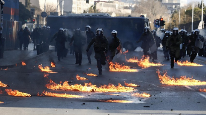 Polis öz avtomobilində diri-diri yandırılıb 