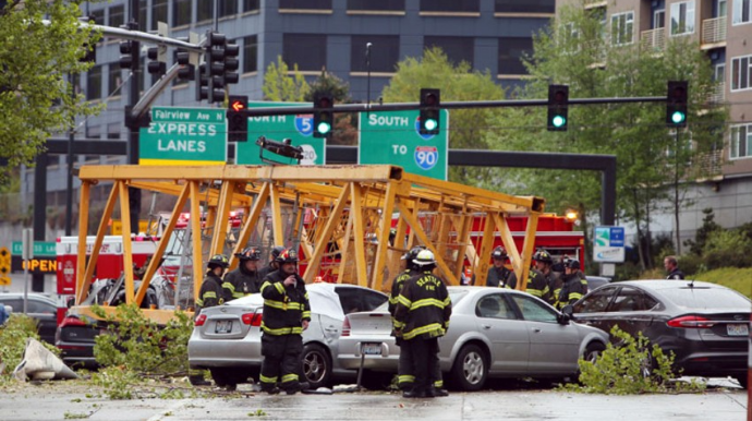 Mexikoda kranın düşməsi nəticəsində ölənlər və yaralananlar var 