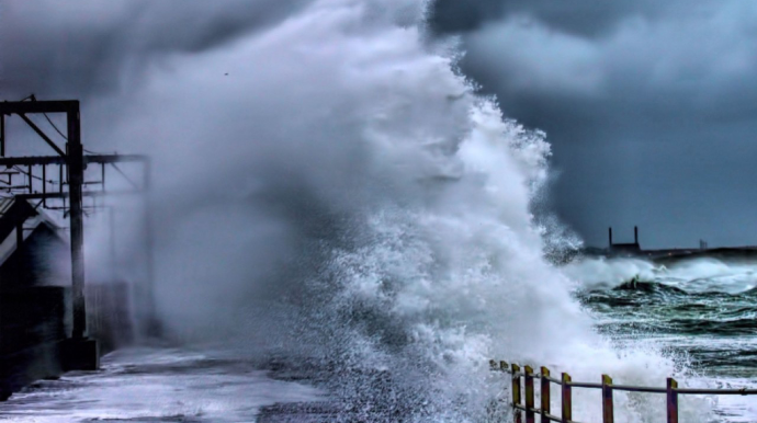 Dənizdə dalğanın hündürlüyü 3 metrə çatır - FAKTİKİ HAVA