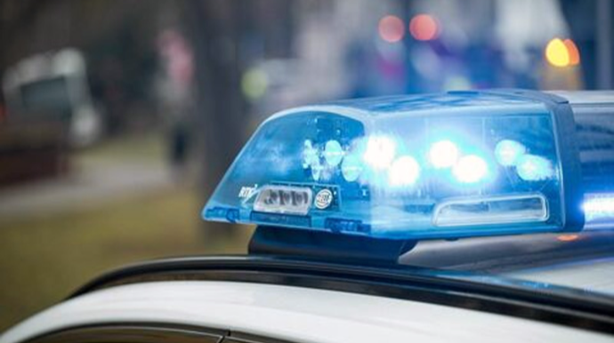 Qəbiristanlıqda yaşlı sürücü maşınla bir qrup insanı vurdu - Əkiz bacı-qardaş öldü - FOTO 