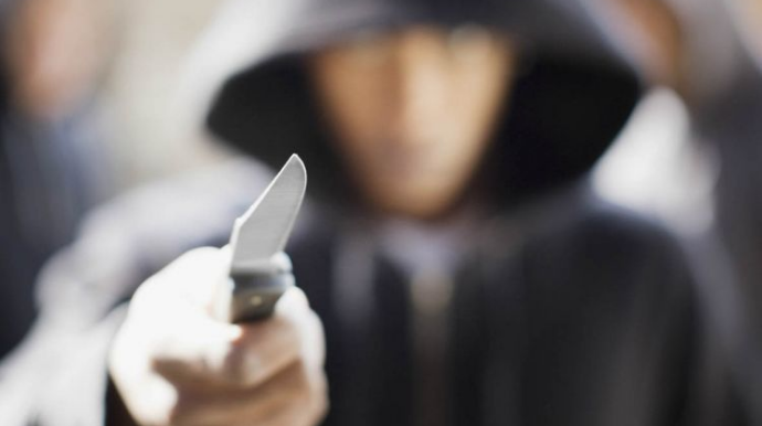 Bakı sakini əmisi nəvəsi tərəfindən bıçaqlanıb