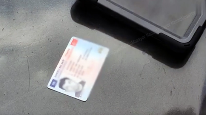 Yol polisinə saxta sürücülük vəsiqəsi təqdim edən şəxs saxlanıldı - VİDEO 