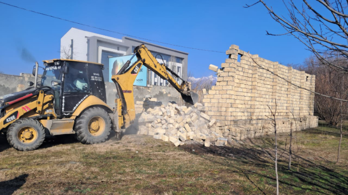 Qəbələdə qanunsuz tikinti işlərinin qarşısı alınıb - FOTO 