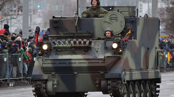 Zirehli döyüş maşınları orduya təhvil verilib