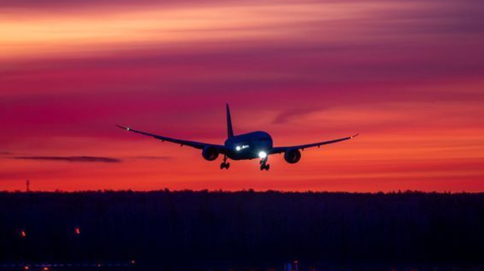 Azərbaycanda hava nəqliyyatı ilə yükdaşımalar 77% artıb