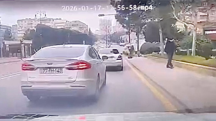 Zolağa necə gəldi girən sürücü qəza şəraiti yaratdı    - VİDEO