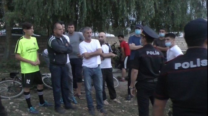  Qubada futbol oynayanlar cərimələndi  - FOTO   