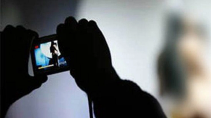 Vəzifəli şəxsləri şantaj edən "reket jurnalist"lə bağlı QƏRAR 