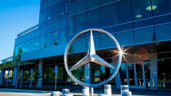 Mercedes-Benz  отзывает свыше 17 000 автомобилей из-за проблем с тормозами