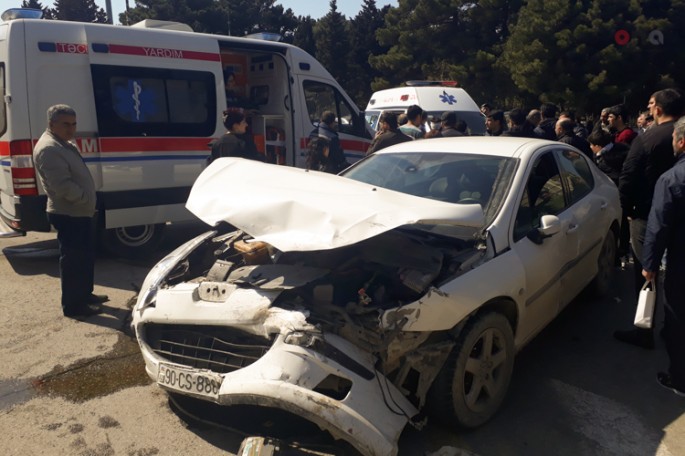 Qadın sürücülərin idarə etdiyi iki avtomobil toqquşub – FOTO