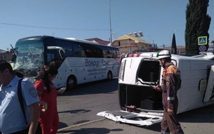 İki avtobus toqquşdu: 23 yaralı - VİDEO