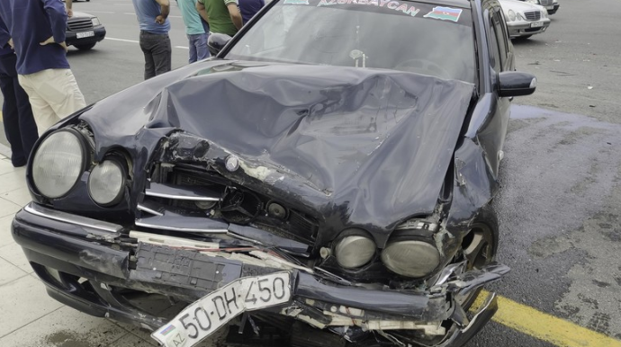 Sumqayıtda iki avtomobil toqquşdu, xəsarət alan var - FOTO