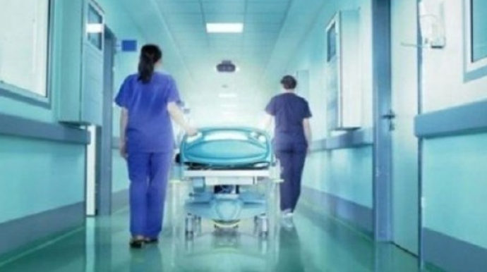 25 yaşlı qadın özünü DOĞRADI