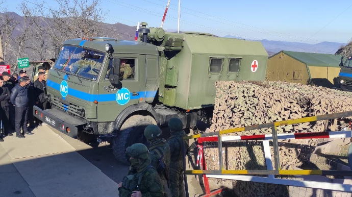 Sülhməramlı ailəsinin Laçın yolundan keçməsinə icazə verildi - VİDEO 