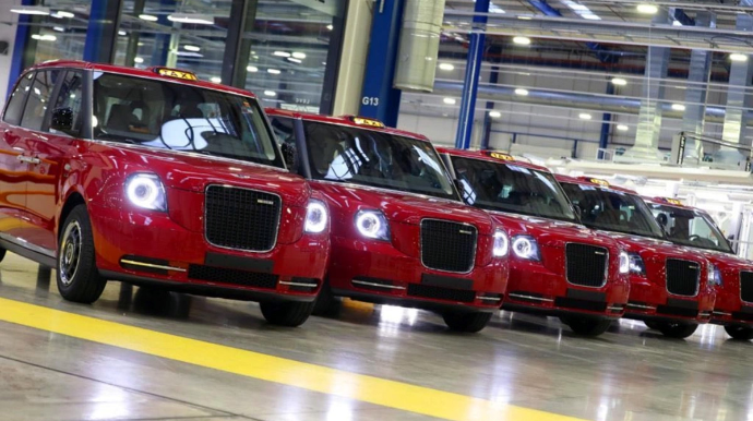 Пожар в гараже "лондонских такси" в Баку - ФОТО