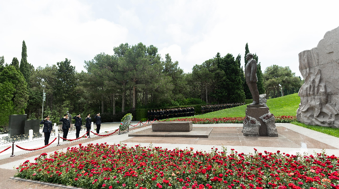 DİN-in kursantları Ulu Öndər Heydər Əliyevin məzarını ziyarət ediblər - FOTO - VİDEO 